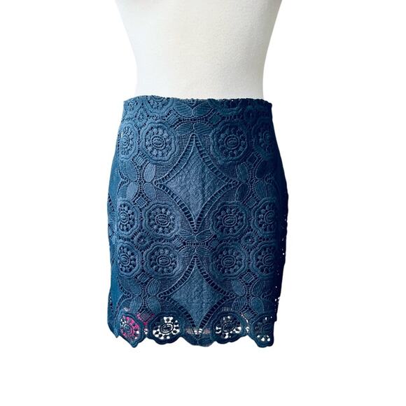 ABERCROMBIE & FITCH Navy Lace Mini Skirt Size 6 - Picture 4 of 8